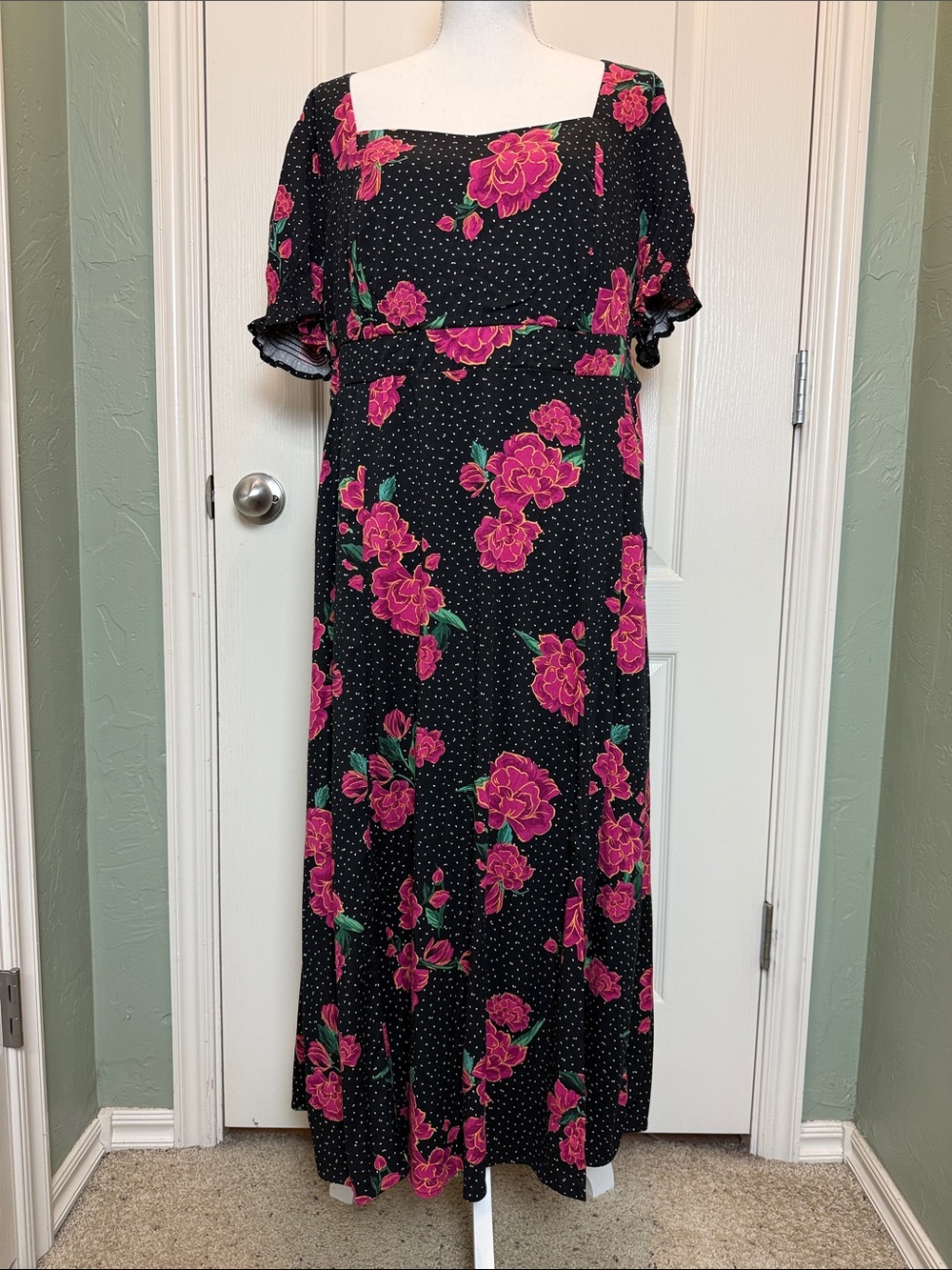 torrid Black Tea Length Challis Sweetheart ALine Dress Pink Floral Print Sz 00